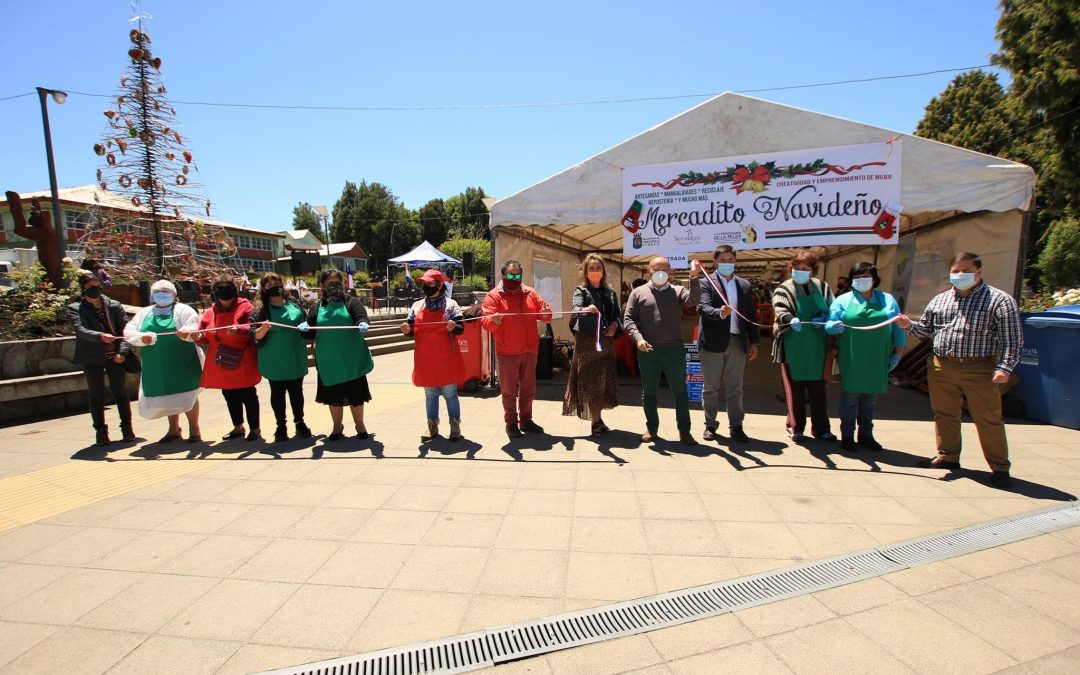 Inauguran Mercado Navideño de Mujeres Emprendedoras en la plaza Arturo Prat
