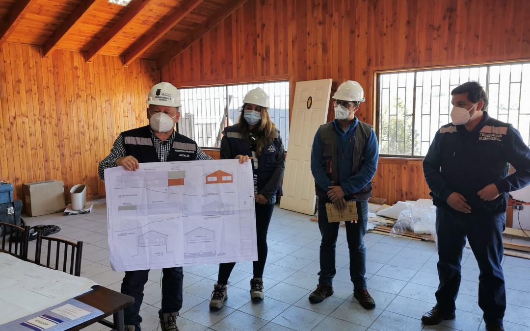 Alcalde Rodrigo Valdivia inspeccionó el 13% del avance de las obras de ampliación de la sede de la Unión Comunal de Adultos Mayores de Panguipulli