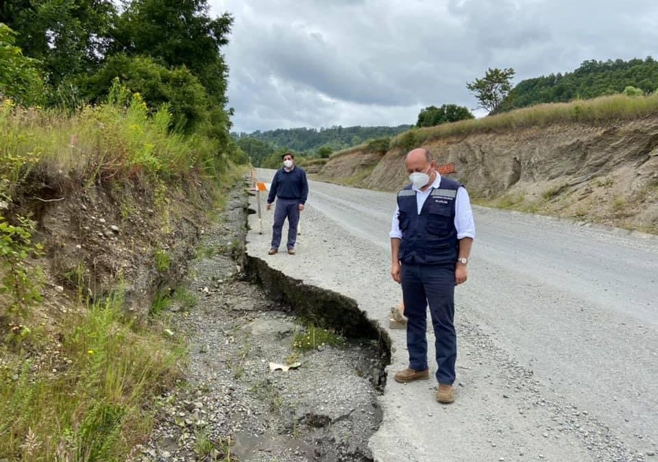 ALCALDE RODRIGO VALDIVIA SOLICITA ACELERAR OBRAS DE LA RUTA BOCATOMA COÑARIPE