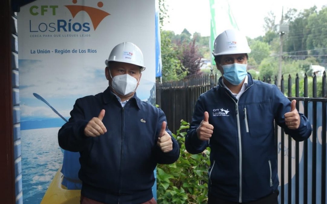 Alcalde de Panguipulli junto a su equipo realizan visita a la nueva sede del Centro de Formación Técnica Estatal de Los Ríos