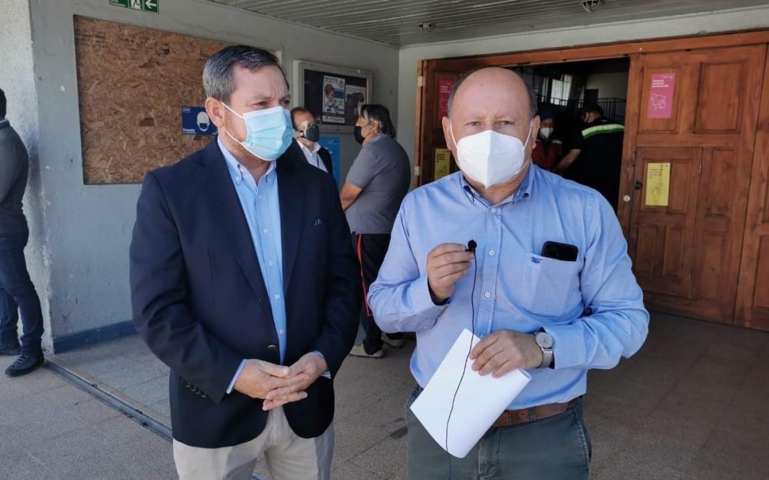 Asociación Chilena de Municipalidades entrega su apoyo al Alcalde Valdivia y felicita a los funcionarios por contar con el 90% de los servicios activos a una semana del siniestro