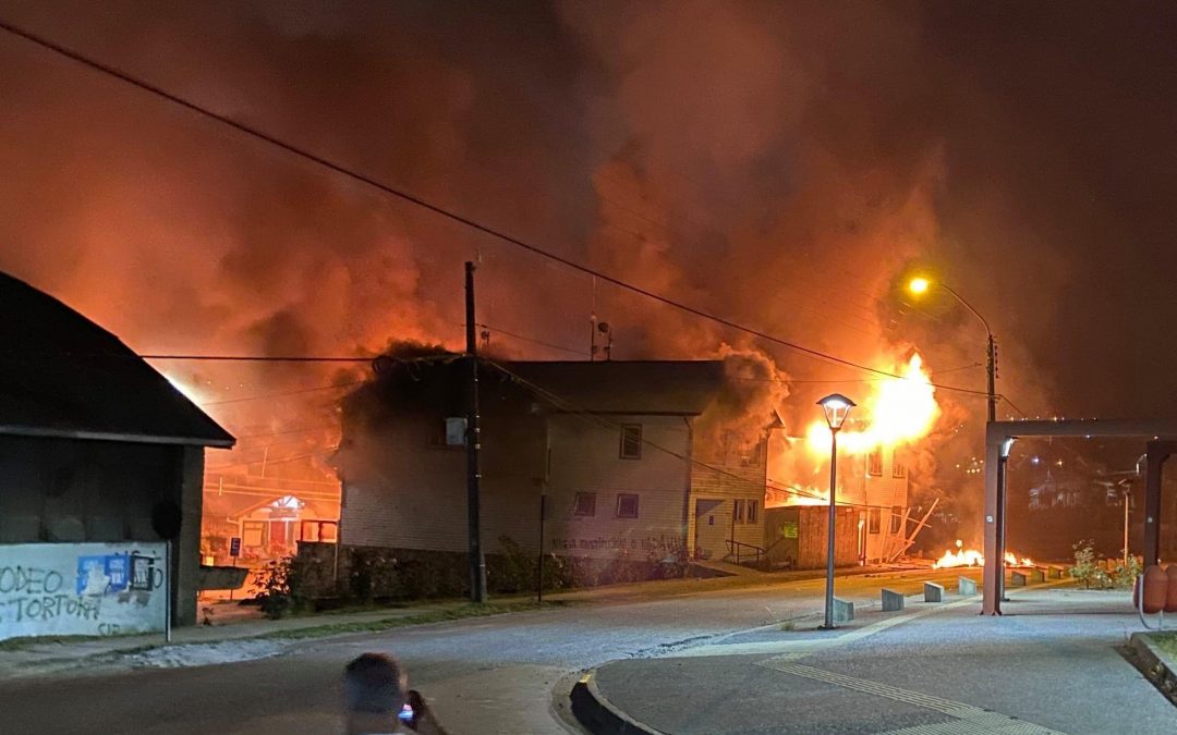 Municipalidad de Panguipulli presenta querella por delitos de incendio causado a las dependencias municipales contra quienes resulten responsables