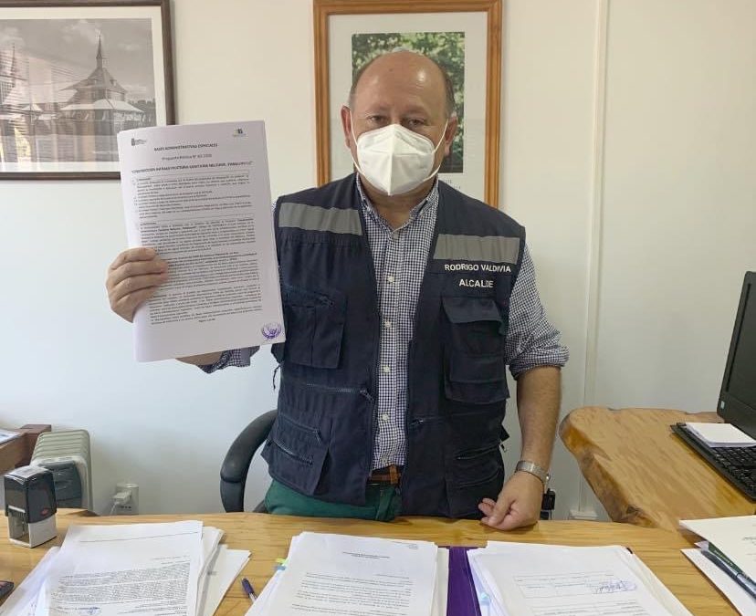 Alcalde Rodrigo Valdivia anuncia inicio de relicitación del proyecto sanitario de Neltume por 6.278 millones de pesos