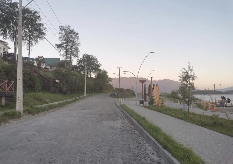 Municipalidad de Panguipulli informa sobre el inicio del proceso de licitación del mejoramiento pavimentación costanera de Panguipulli