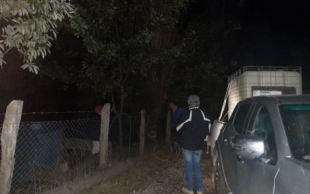 Municipalidad de Panguipulli entrega 2.800 litros de agua potable a familias de Liquiñe y Coñaripe que aun sufren con la escasez hídrica