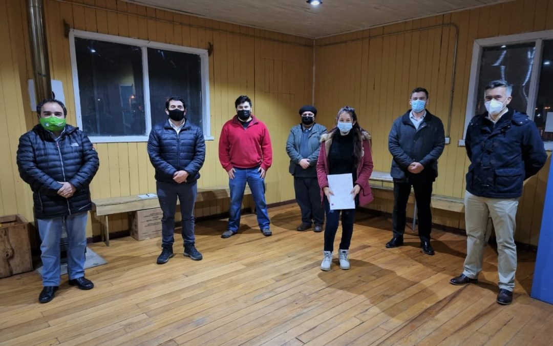 Apoyan a Comité de Vivienda Mocho Choshuenco para formalizarse ante el Minvu