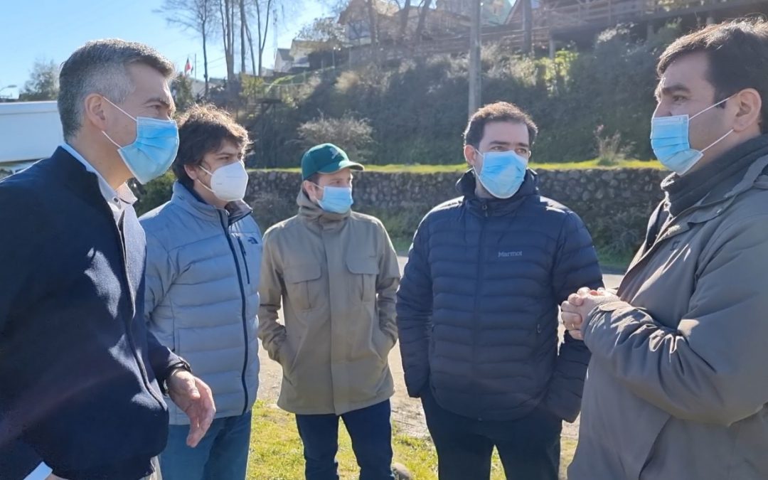 Alcalde Pedro Burgos junto al Director de Obras Portuarias visitaron principales obras que se ejecutan en la costanera de Panguipulli