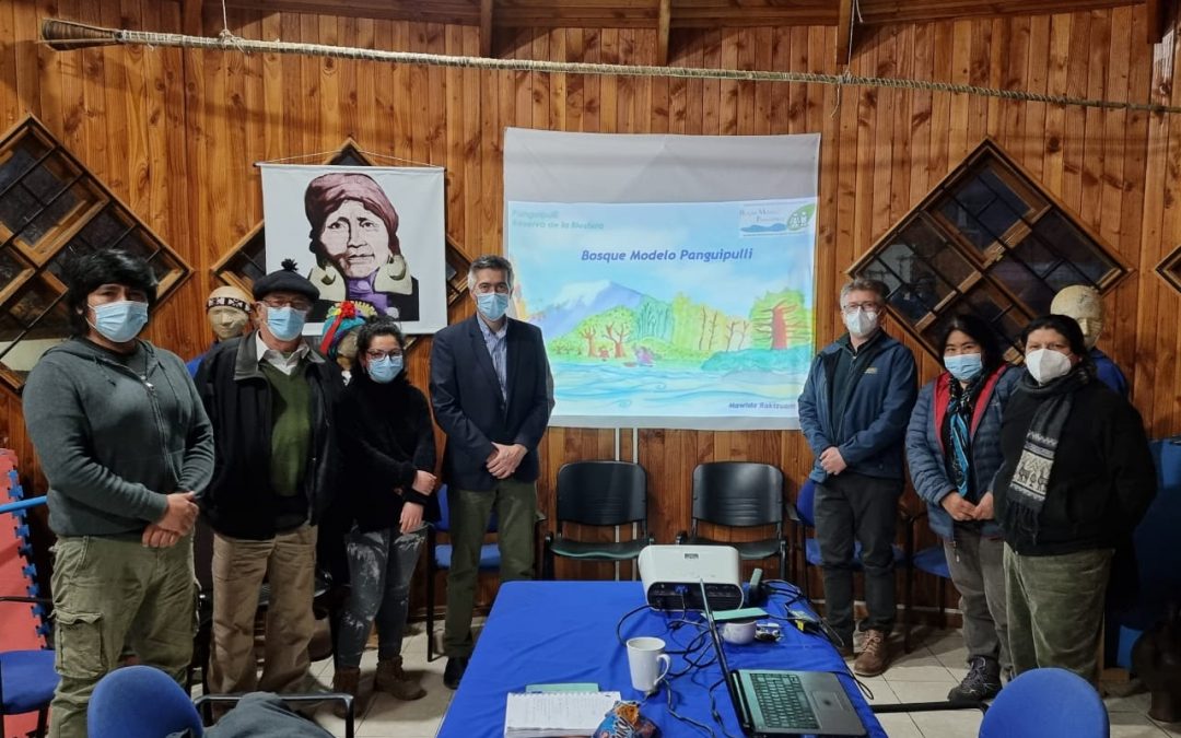 Bosque Modelo Panguipulli presentó su plan de trabajo a Alcalde Pedro Burgos Vásquez