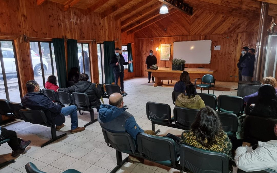 Municipalidad de Panguipulli se reunió con vecinos y vecinas de Coñaripe para conocer sus solicitudes y propuestas