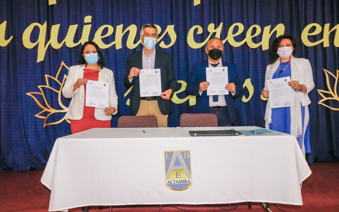 Corporación Municipal de Panguipulli firma convenio con CER UACh para promover educación cívica en la comuna