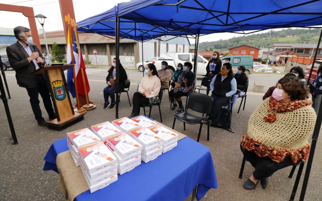 Municipalidad de Panguipulli entregó más de 80 dispositivos de Banco Estado a emprendedores para mejorar sus métodos de pago