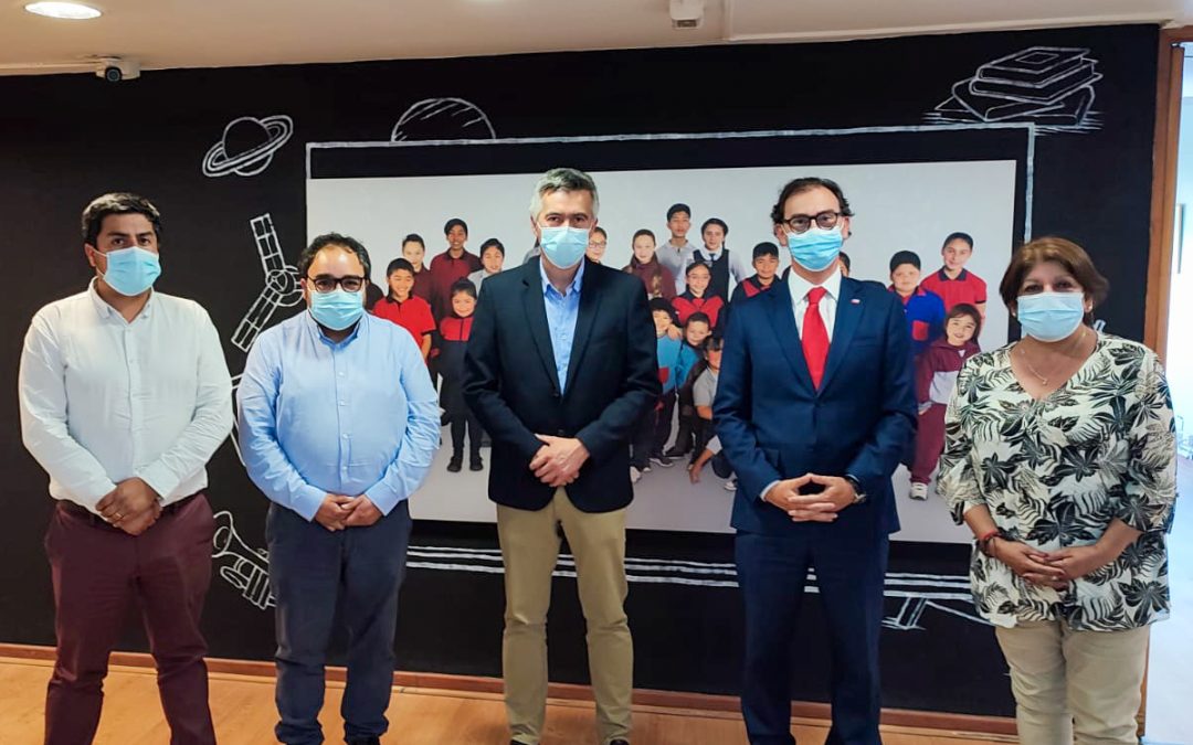 Alcalde de Panguipulli se reunió con Ministro de Educación y directores nacionales de Subdere y Vialidad
