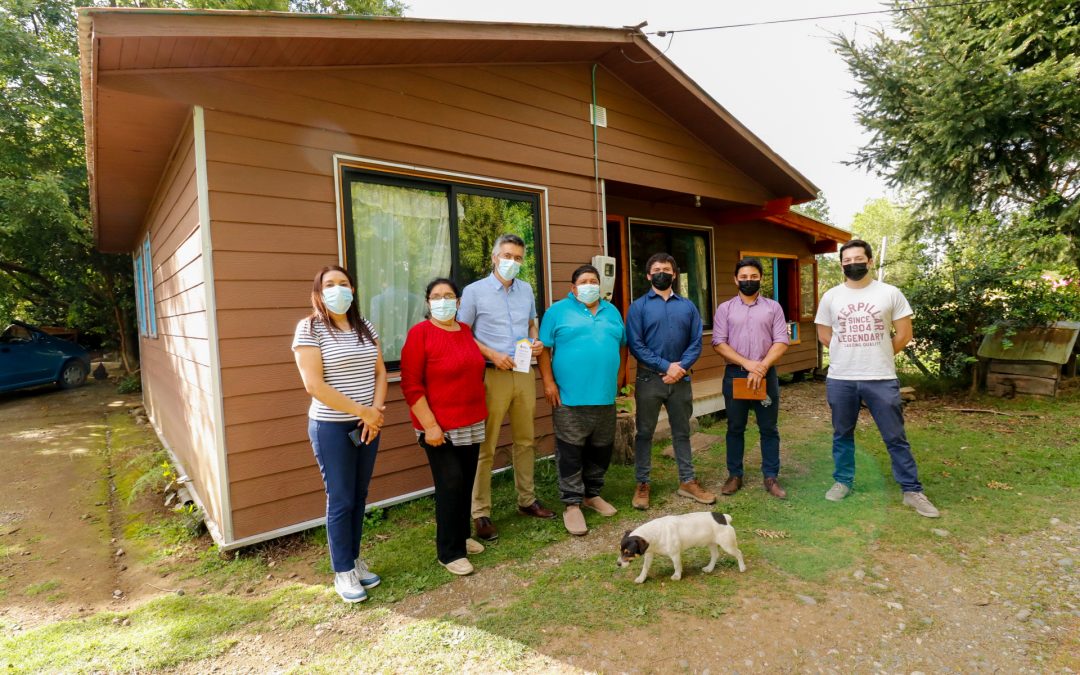 Municipalidad de Panguipulli visitó a beneficiaria del subsidio de acondicionamiento térmico para viviendas
