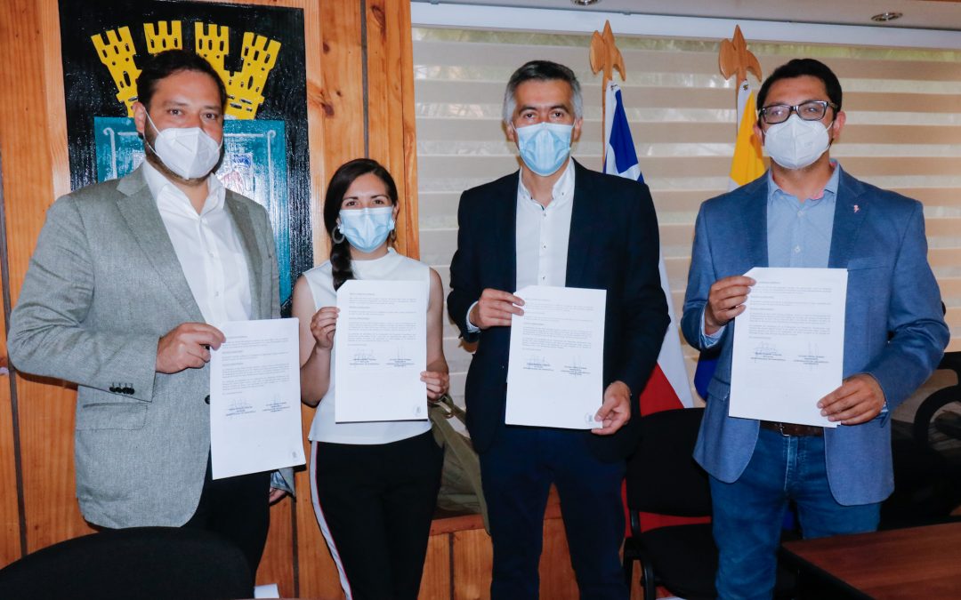 Municipalidad de Panguipulli y Corporación de Desarrollo Choshuenco firman alianza de colaboración