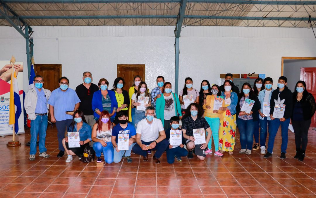 Municipalidad de Panguipulli entregó 217 becas a estudiantes destacados de la comuna