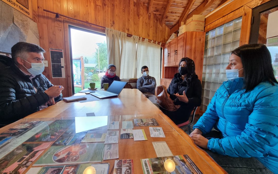 Alcalde Pedro Burgos realizó audiencias en terreno para dar solución efectiva a solicitudes de vecinos y vecinas en Coñaripe