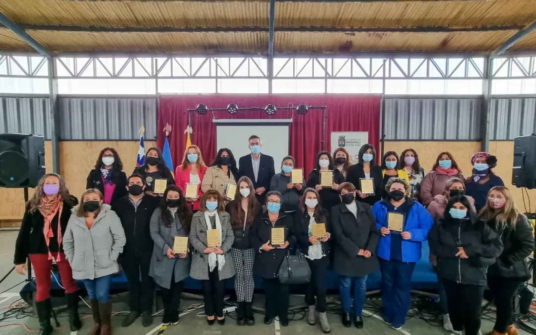 Municipalidad de Panguipulli conmemoró el Día Internacional de la Mujer reconociendo la labor de mujeres destacadas