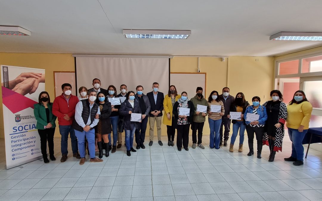 DIEZ ESTUDIANTES EGRESADOS DE CUARTO MEDIO RECIBIERON LA BECA PTU OTORGADA POR LA MUNICIPALIDAD DE PANGUIPULLI