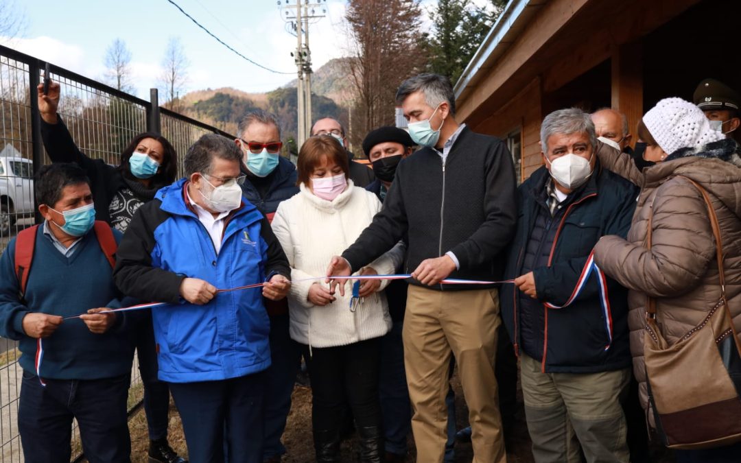Alcalde de Panguipulli y Gobernador Regional entregaron a Junta de Vecinos la nueva Casa del Pueblo de Liquiñe y Delegación Municipal
