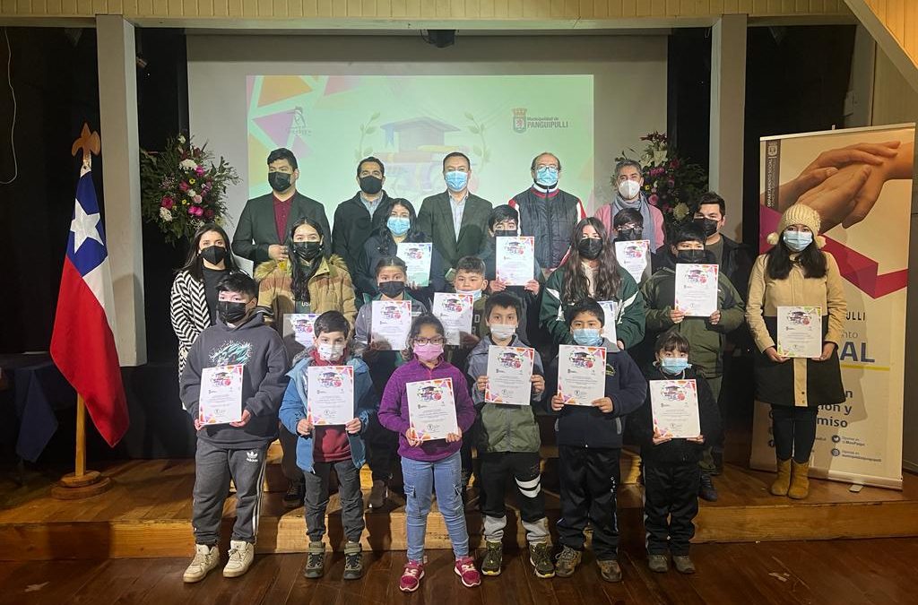Municipalidad de Panguipulli entregó «Becas de Mantención» a estudiantes de la comuna