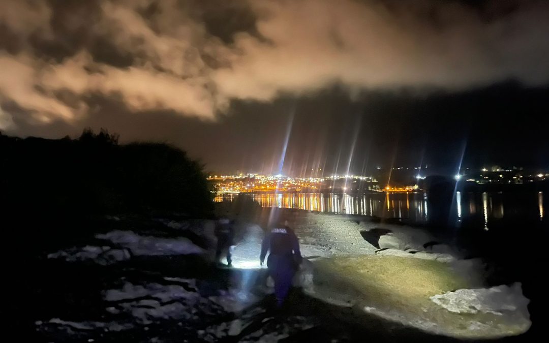 Municipalidad, Carabineros y la Armada realizaron operativo nocturno en borde costero de Panguipulli