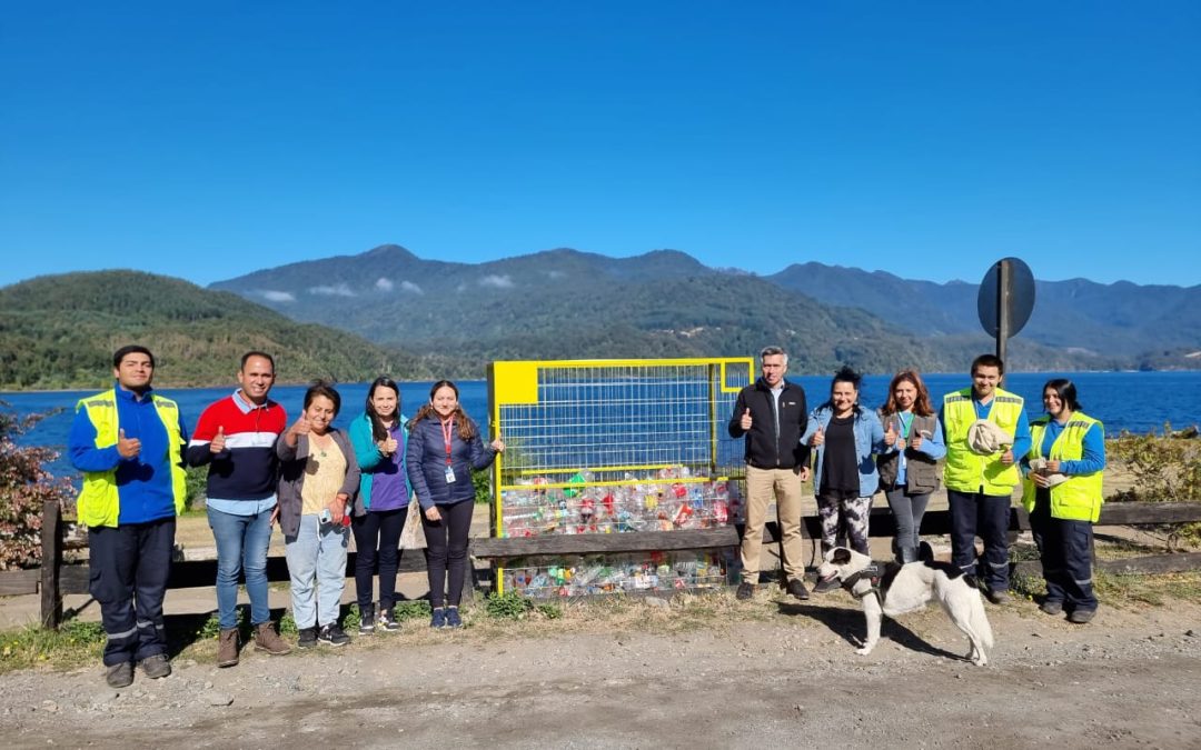 Municipalidad de Panguipulli y Serviest inauguraron nuevos contenedores para el reciclaje en Choshuenco y Coñaripe