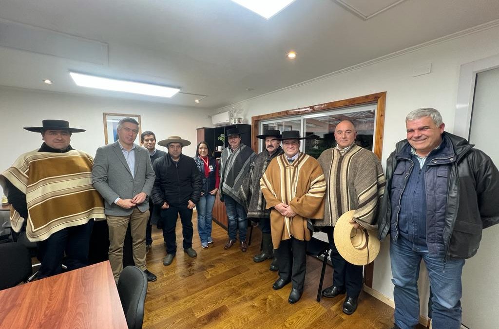 Alcalde de Panguipulli se reúne con Clubes de Rodeos de la comuna para trabajar en conjunto por el rescate de las tradiciones
