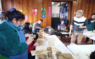 Municipalidad de Panguipulli realiza taller de Alfarería Mapuche en Greda “MAPU WIZUN»