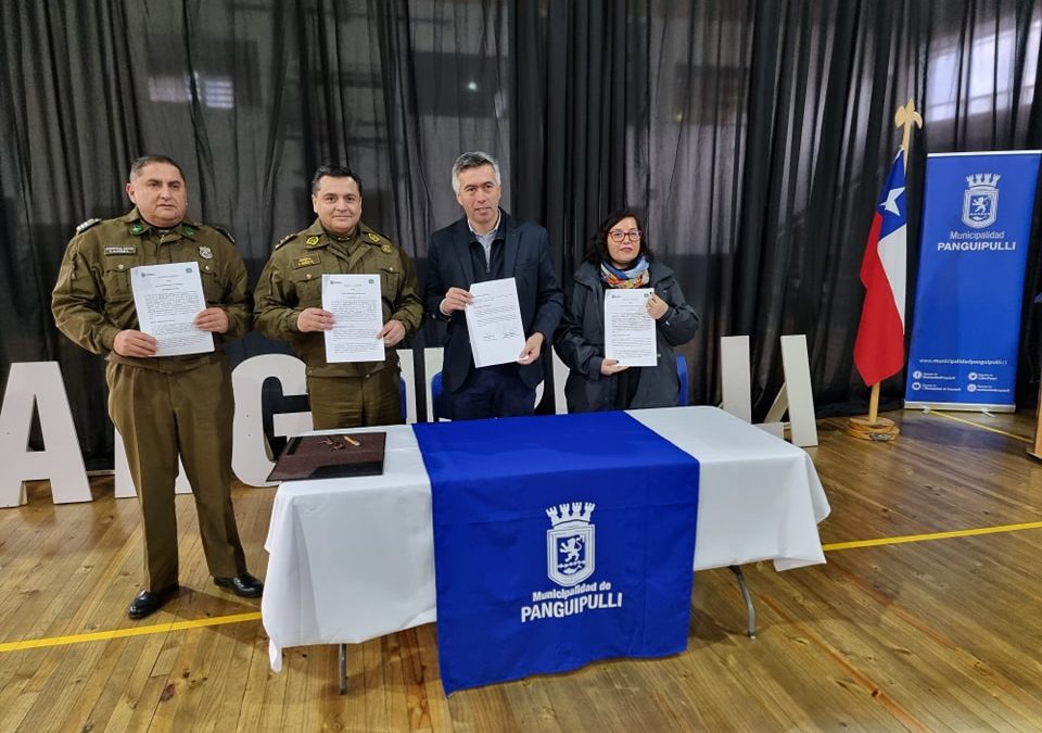 Municipalidad de Panguipulli y Carabineros firman convenio para desarrollar patrullajes preventivos en conjunto