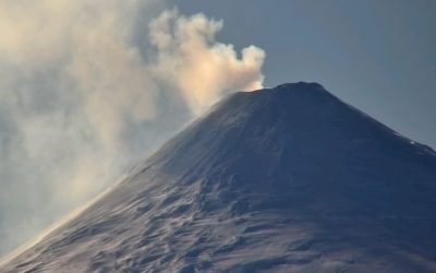 Municipalidad de Panguipulli continuará en estado de alerta tras cambio de alerta técnica del volcán Villarrica: baja de Naranja a Amarilla