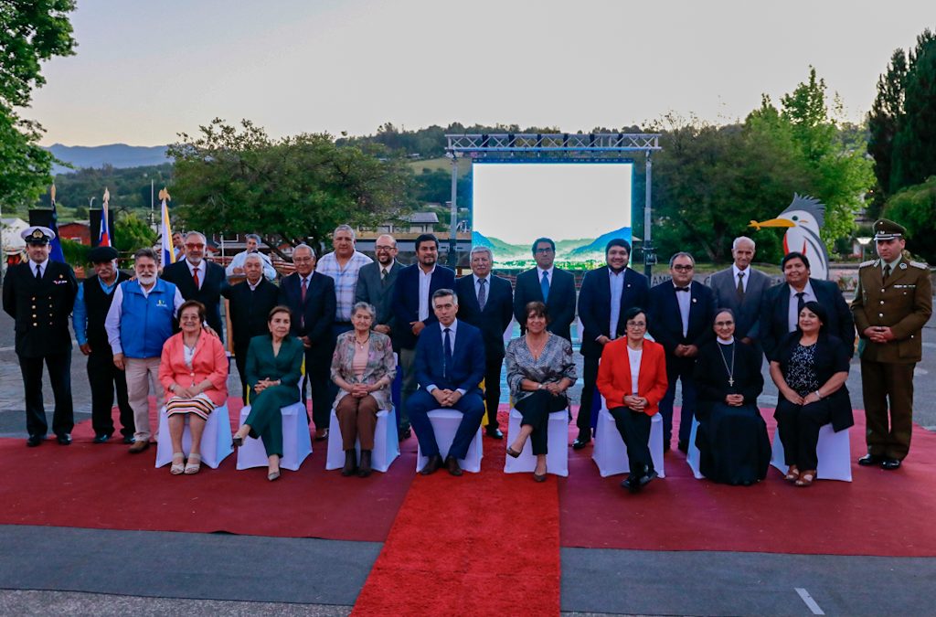 En acto oficial de aniversario Municipalidad de Panguipulli destacó a hombres y mujeres que han contribuido a la comuna