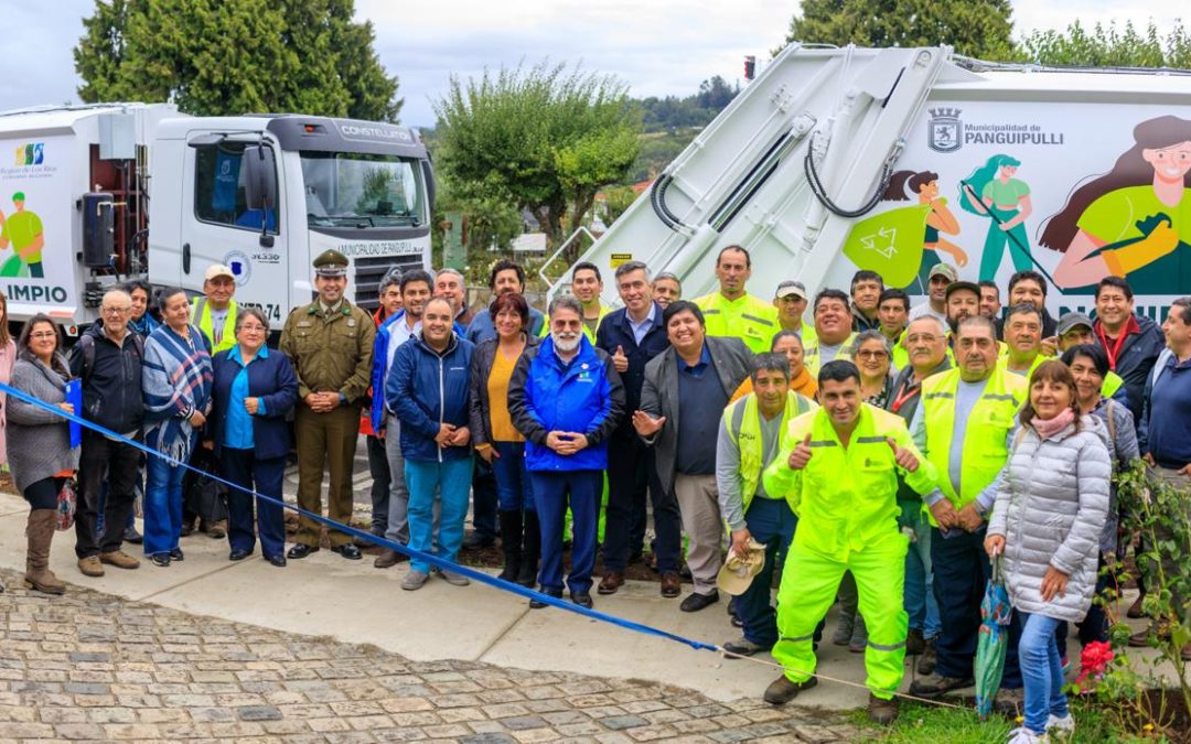 Municipalidad de Panguipulli presentó nuevos camiones recolectores de basura para la comuna