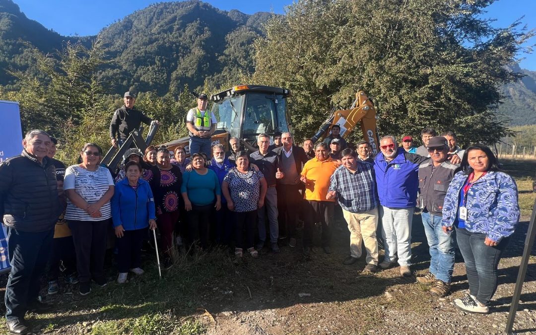Municipalidad de Panguipulli presentó nueva retroexcavadora en la comunidad El Roble en el sector El Diuco