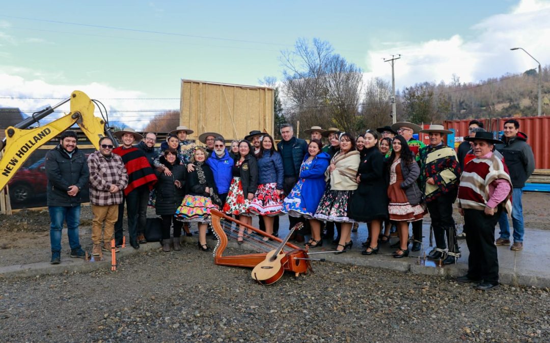 En Panguipulli realizaron la instalación de la primera piedra del Centro de la Danza y el Folclore