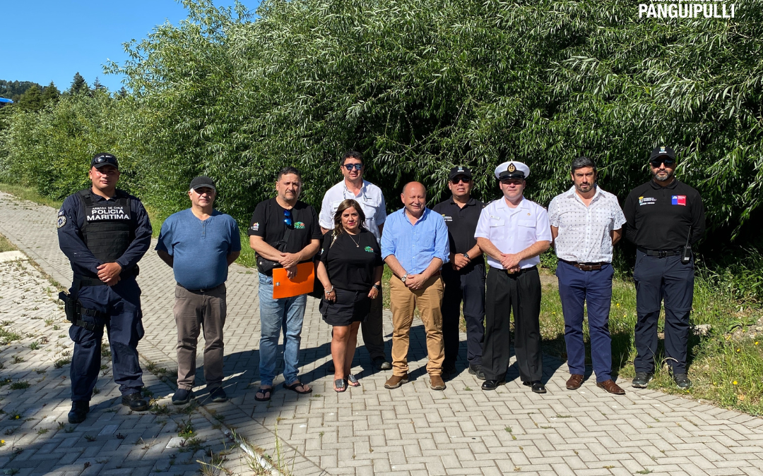 Alcalde Valdivia, la Armada y dirigentes se comprometen a intervenir borde lago de Costanera