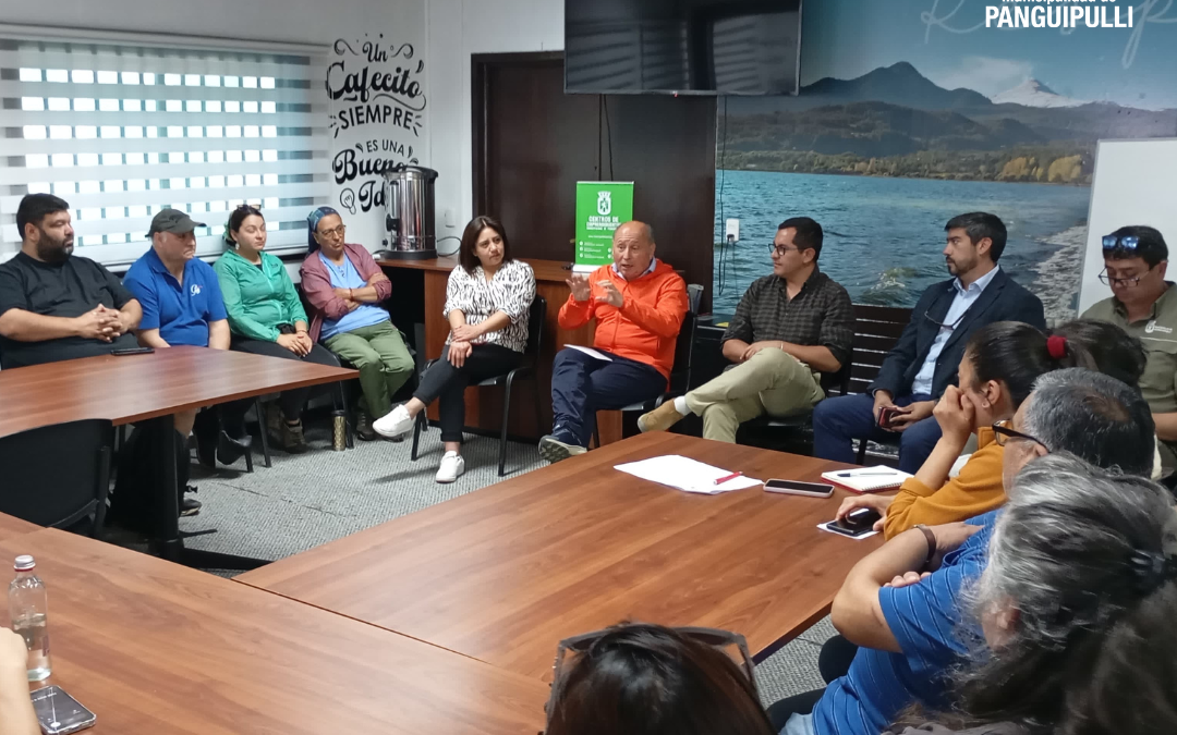 Reunión clave entre alcalde Valdivia y comerciantes locatarios de Coñaripe