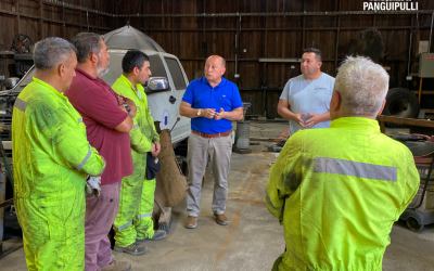 Reunión clave de alcalde Valdivia con personal del taller mecánico municipal