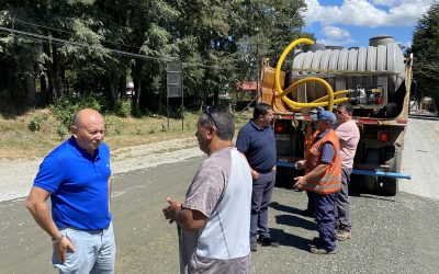 Alcalde Valdivia revisó en terreno avances en mejoramiento de caminos de Neltume