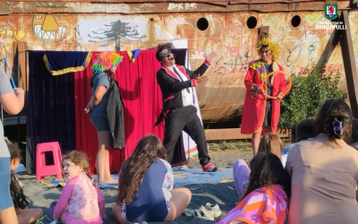 Payaso Corchete y el Pirata Buen Terco llevaron su alegría a la playa de Choshuenco