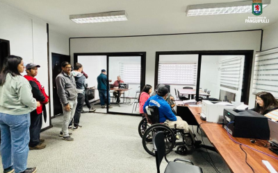 Atención en terreno en Coñaripe: más de 100 vecinos participaron en el proceso de pago de permisos de circulación