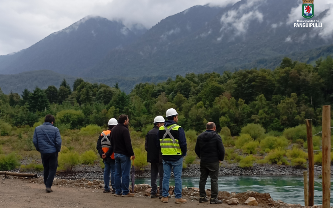 Alcalde Valdivia visitó en terreno avances de la Ruta T-47 Choshuenco-Enco