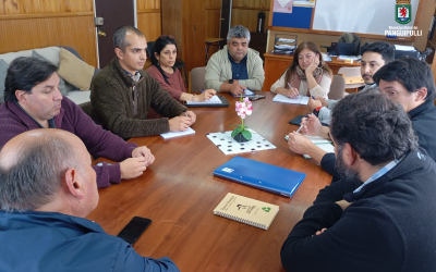 Alcalde Valdivia y equipos técnicos priorizan proyectos clave de atención primaria en salud