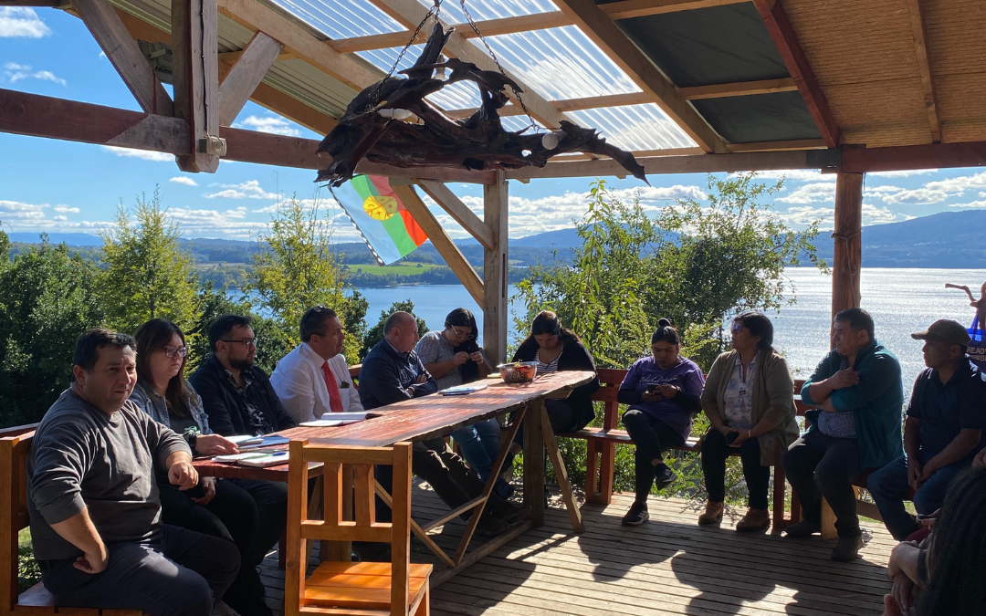 Alcalde Valdivia sostuvo productiva reunión con comunidades de La Puntilla en Calafquén