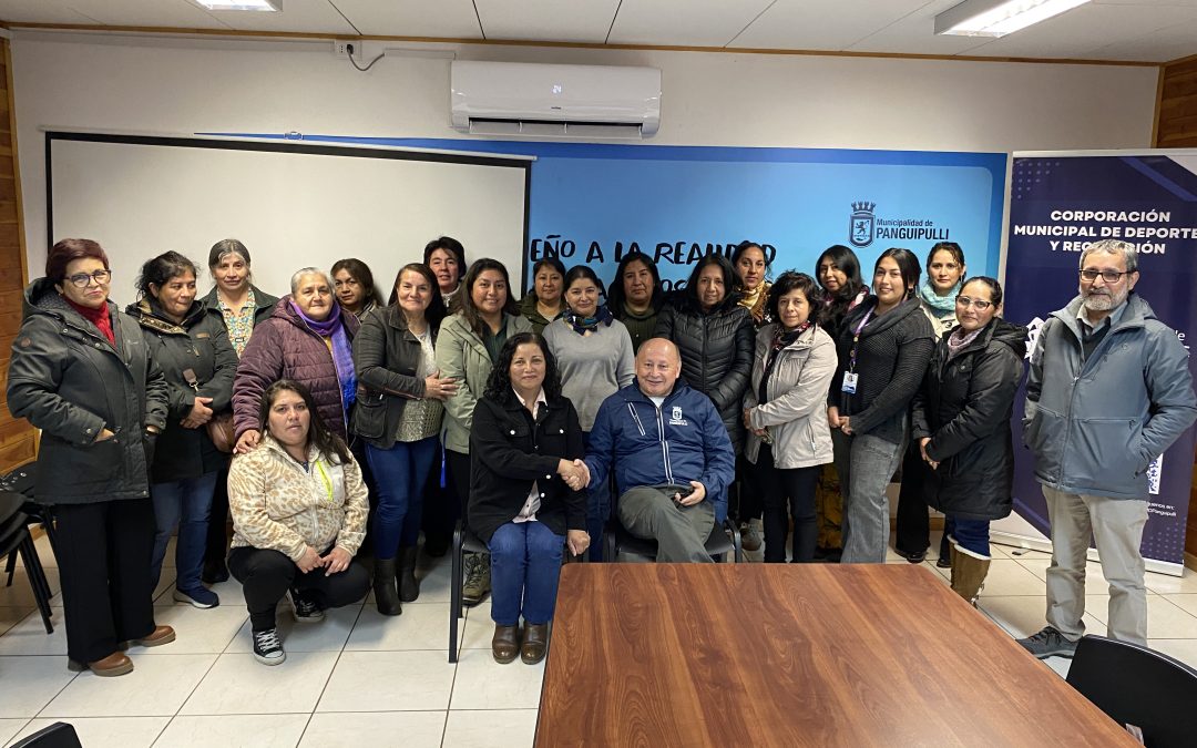 Alcalde Valdivia destacó organización y planificación de la Unión Comunal de Mujeres Ngen Lamngen de Panguipulli