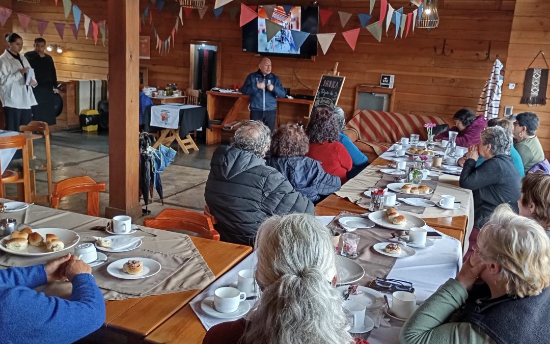 Alcalde Valdivia estuvo presente junto a adultos mayores en el exitoso cierre de la octava versión del programa EPIAM