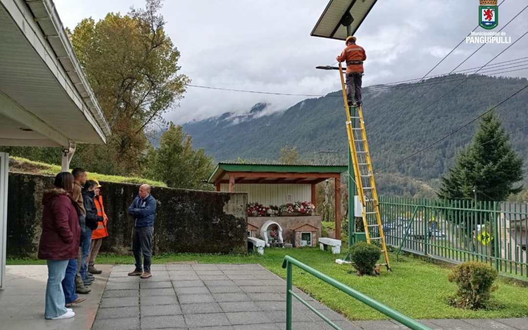 Tenencia de Carabineros de Liquiñe (F) agradeció a alcalde Valdivia por mejoras en luminarias