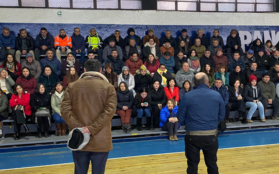 Alcalde Valdivia informó a funcionarios sobre restricciones en horas extras, deudas y moras municipales del periodo 2023-2024