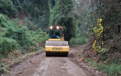 Municipalidad de Panguipulli repara caminos claves para la conectividad escolar y vecinal