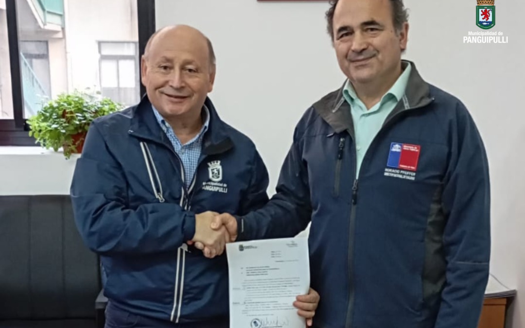 Alcalde Valdivia se reunió con director nacional de Vialidad del MOP por prioridad de pavimentos en Los Tallos, Cudilelfu, Pichidollinco, Llongahue y Tralahuapi, entre otros