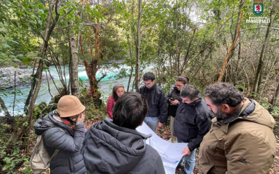 Alcalde Valdivia y director DOP visitan Playa Monje, Chauquén, Neltume y Puerto Fuy para desarrollar proyectos de Costanera